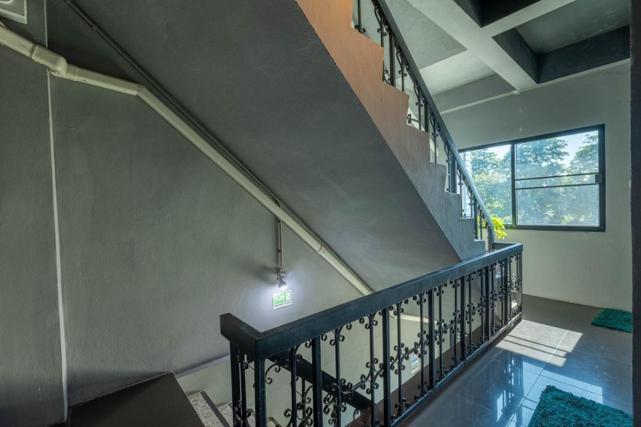 La Belle Nuit House Hostel Chiang Mai Buitenkant foto
