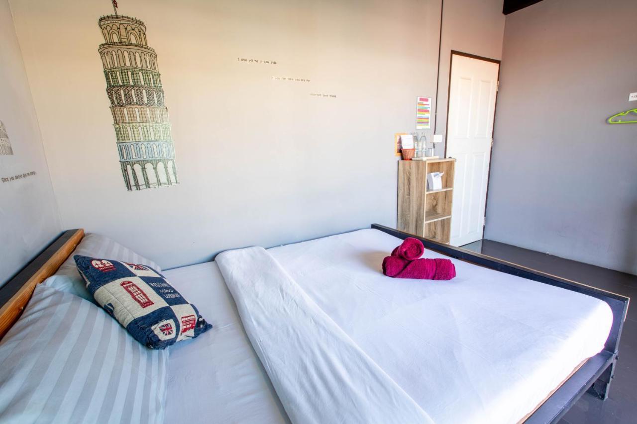 La Belle Nuit House Hostel Chiang Mai Buitenkant foto