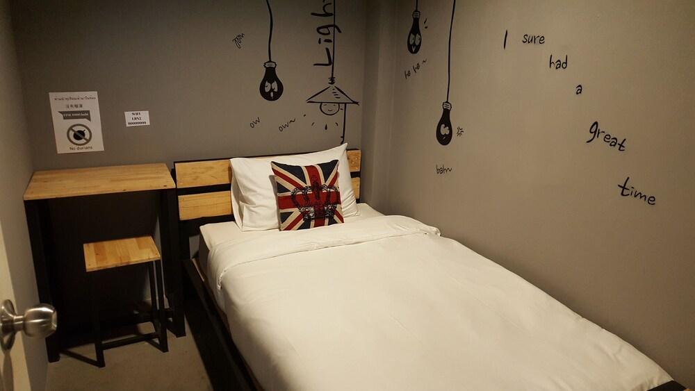 La Belle Nuit House Hostel Chiang Mai Buitenkant foto