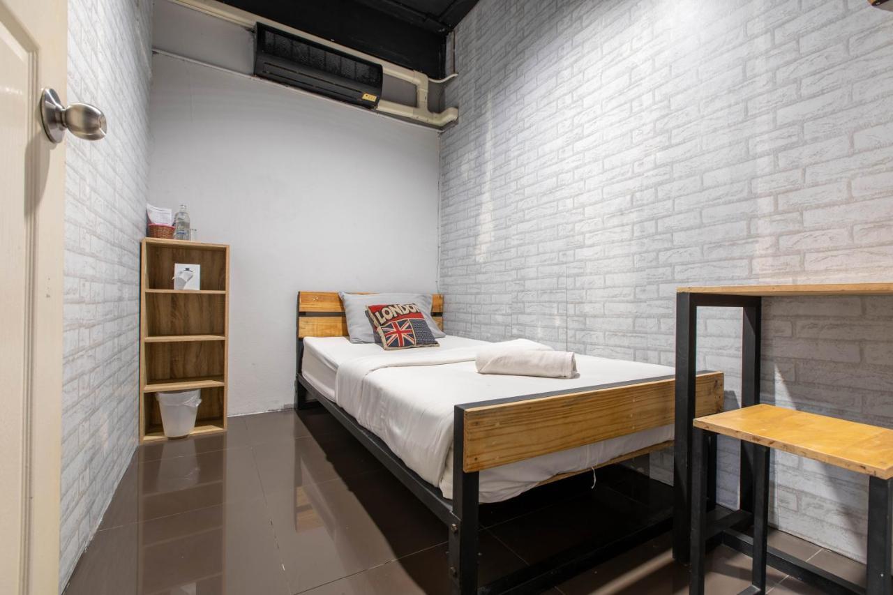 La Belle Nuit House Hostel Chiang Mai Buitenkant foto